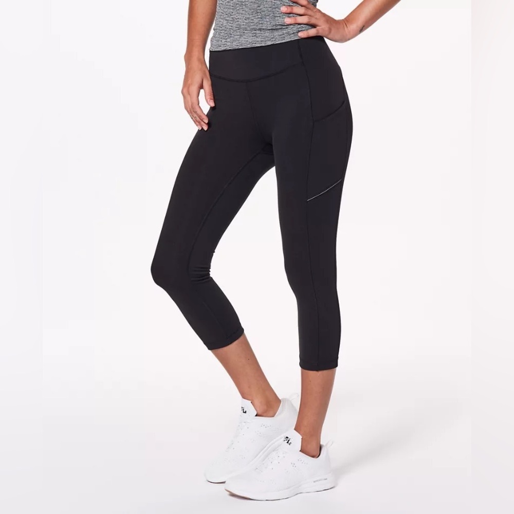 Lululemon Speed Up Crop 21” Size 4 in Black with Side Pockets